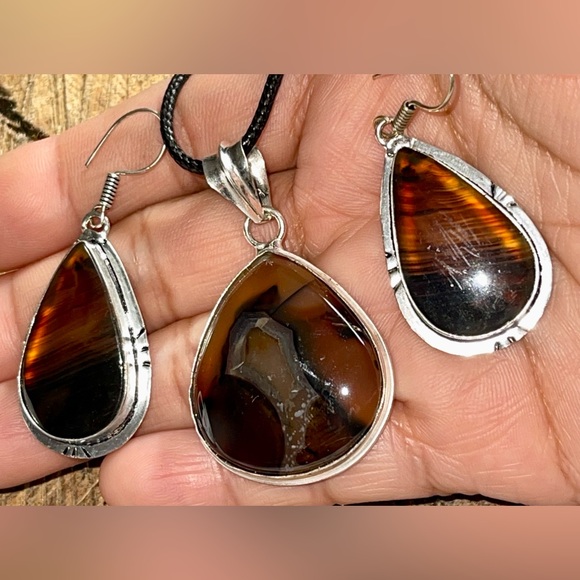 Montana Fire Moss Agate Pendant & Earrings Set - Picture 6 of 13
